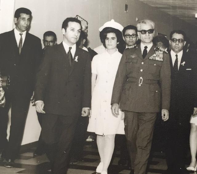 礼萨汗|1979年1月16日，巴列维王朝结束在伊朗的统治