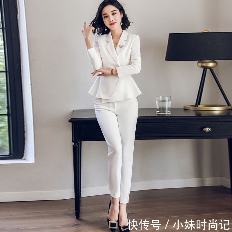 迷人|没有哪个上班女郎能拒绝这样的打扮,气质太迷人了,并且彰显干练