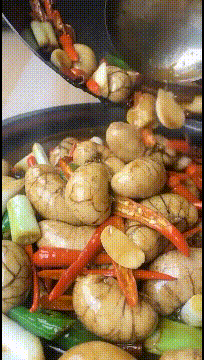 |搞笑GIF趣图姑娘,你这样子找不到对象的!