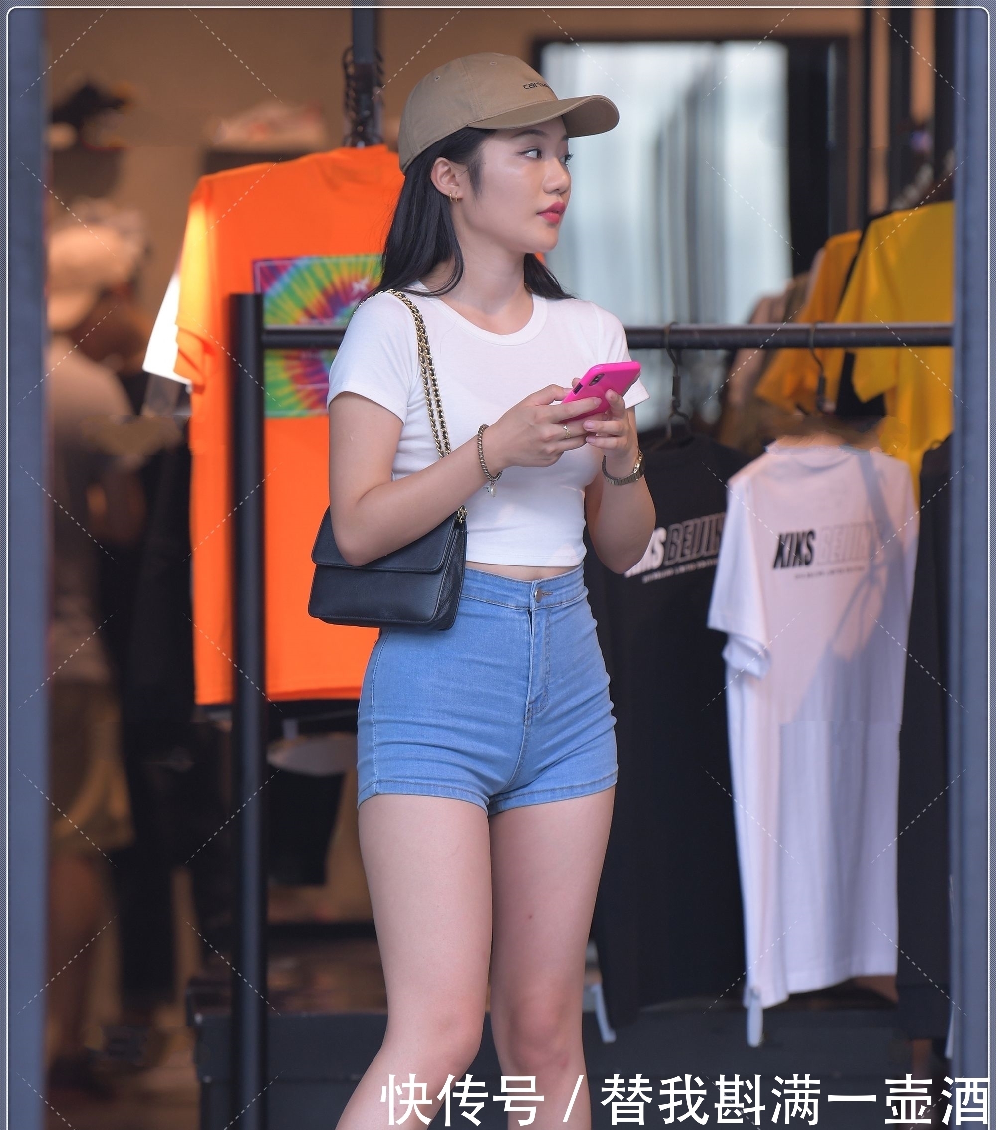 白色简单打底衫，减龄又大方，清新脱俗美成仙女