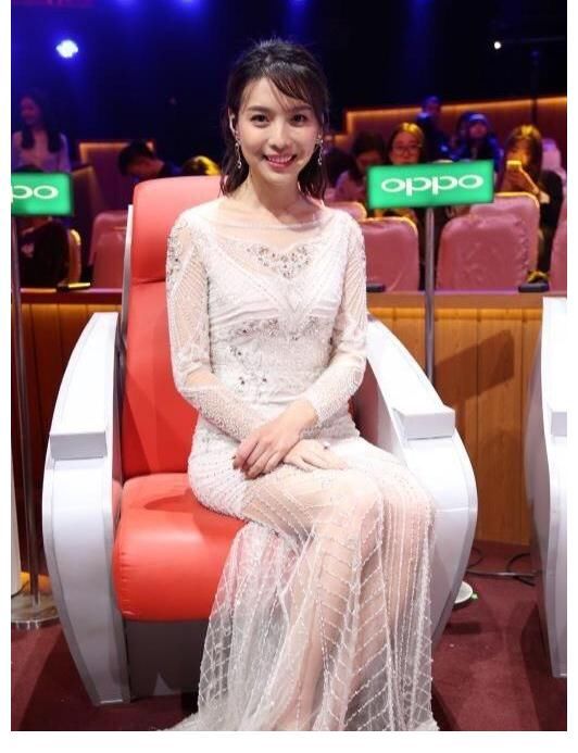 北京衛視主持人：栗坤