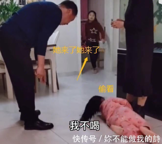 姐姐|啥叫“一物降一物”?在老人面前耍赖皮的妹妹,看到姐姐立马怂了