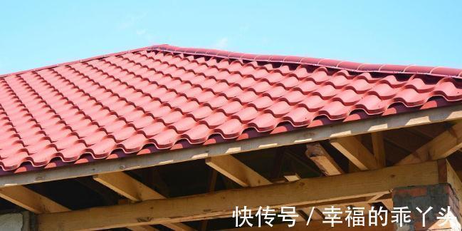 斜顶|为什么现在农村很多人盖房都是斜坡顶楼面了？原因其实很简单