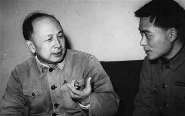 送行|钱学森葬礼:去世后天降大雪,三军仪仗队为他抬棺,数十万人送行