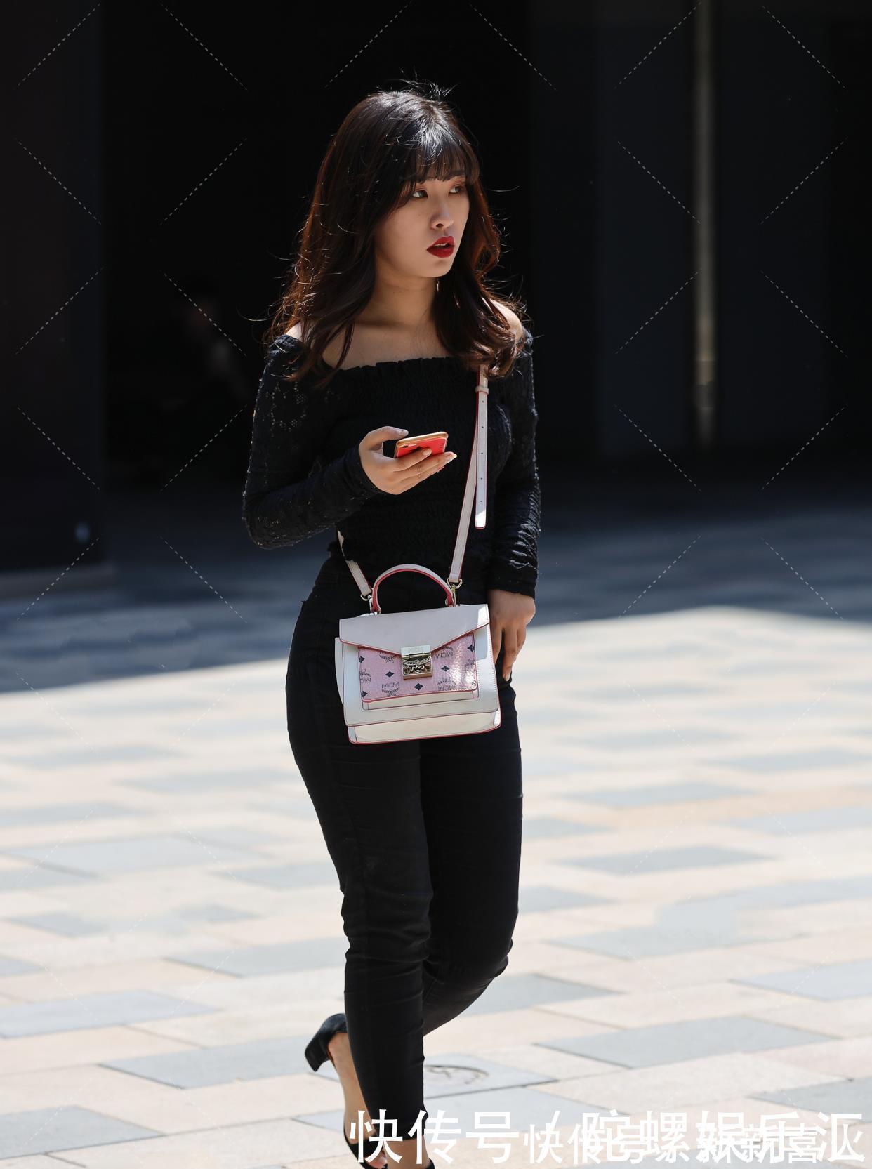 裤子|黑色的方子领上衣搭配黑色修身裤子,展现完美身材曲线