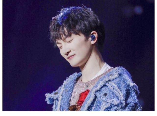 偶像周深參加《2060》錄制現(xiàn)場(chǎng)，粉絲當(dāng)場(chǎng)表白，高情商回應(yīng)引熱議