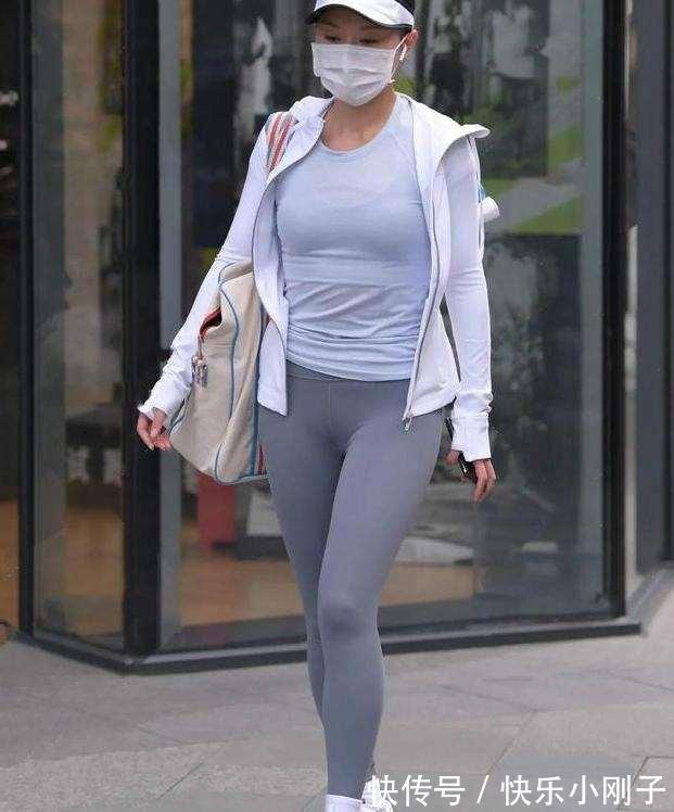 打底裤 低腰修身的开叉打底裤,搭配风格时尚一些,洒脱时尚