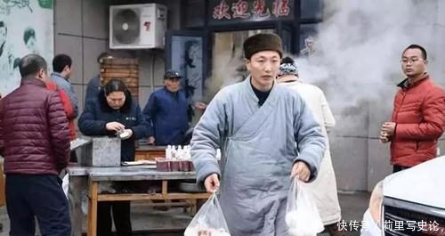 花和尚|“花和尚”8年多了30个孩子,被赶出寺庙,无奈解释:我日行一善