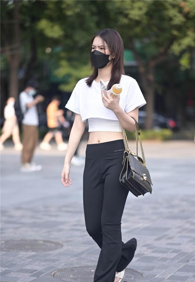 气质|夏季长裤搭配，面料很重要，清凉舒适还要时尚显气质