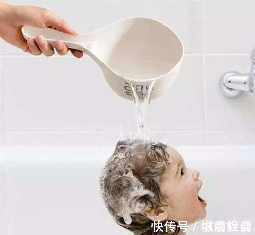 辫子|孩子一回家就说头疼,解开幼儿园老师给娃扎的辫子,宝妈心疼不已