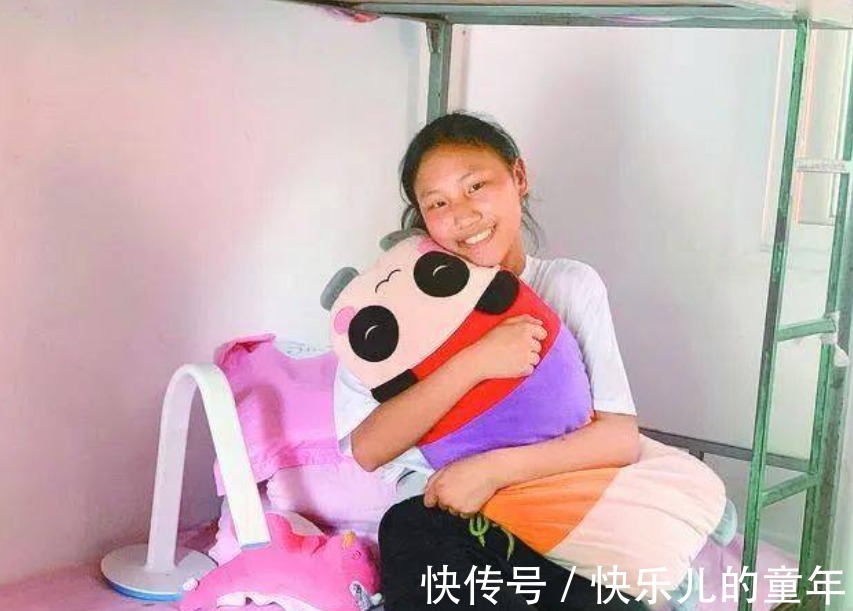 画面|女儿住校被传染头虱,妈妈找来热夹板一夹,画面引起舒适