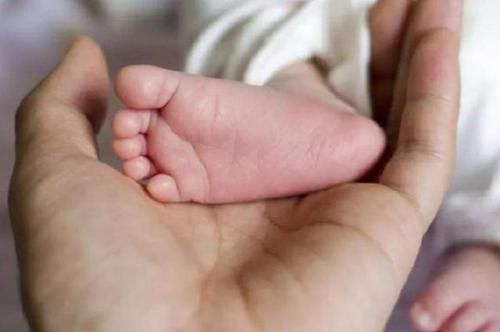 足部|孩子到底要不要'光脚'?儿科医生给出答案,父母:知道太晚了