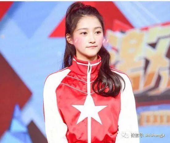 学院风的女生发型扎发,好看自然又简单,特别唯美