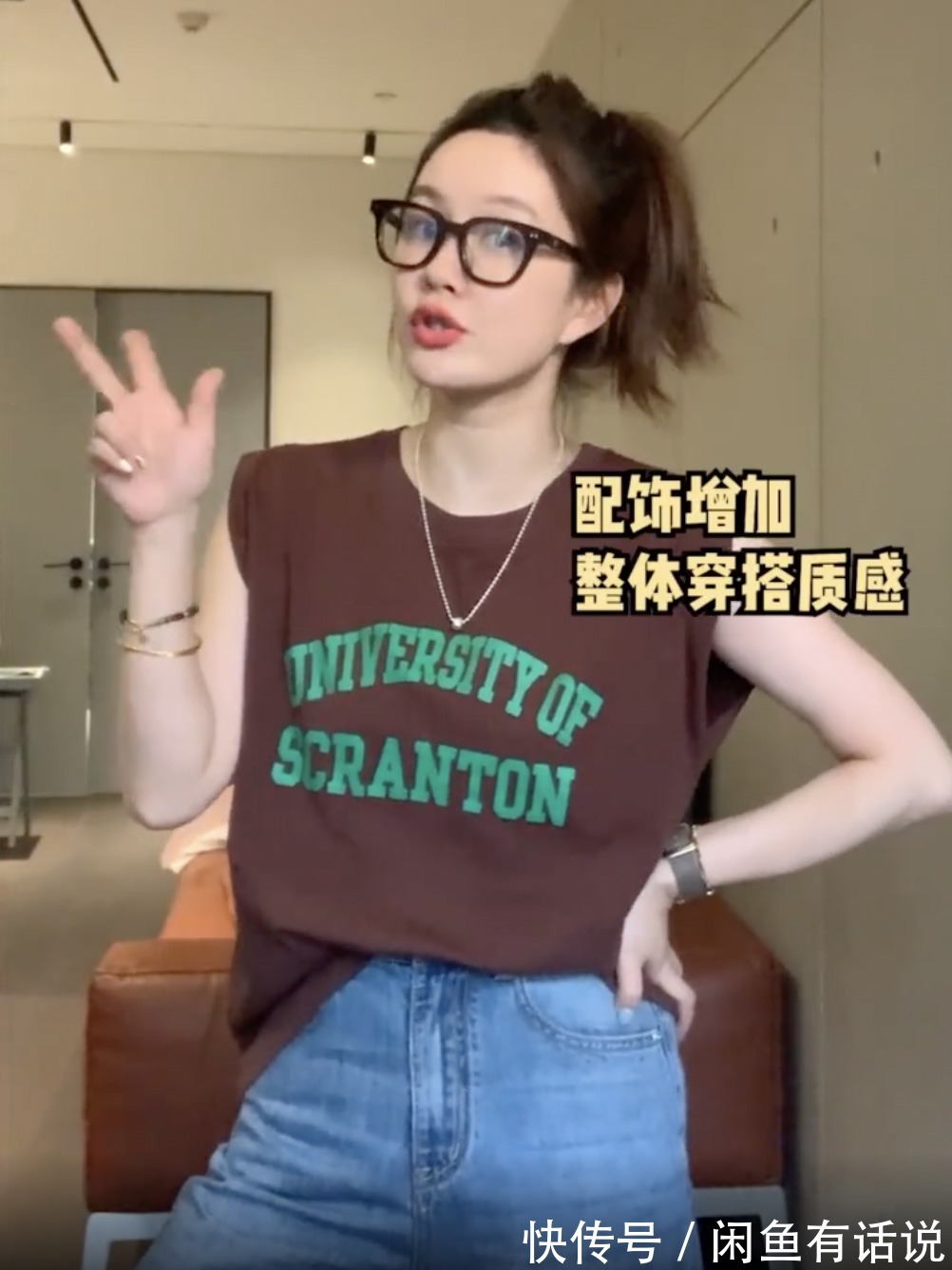 小姑娘|T恤配什么裤子好看?看过37岁博主示范就知道,阿姨穿成小姑娘