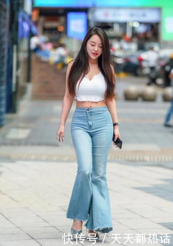 风格|米白色露肩套装裙,气质优雅,大方自信