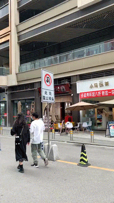 |搞笑GIF:有个这样的女友 肯定连五十都活不到