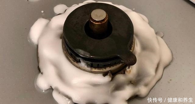 我家下水口从未堵过,只因我每月用热水冲一次,拆开跟新的一样!