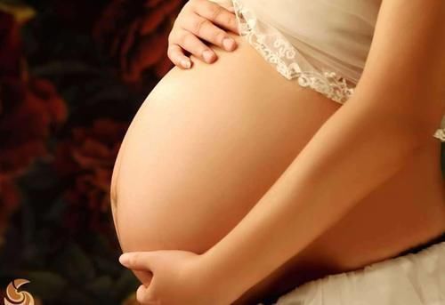 怀孕|同样怀孕,为啥有的人怀孕8个月都不显怀,而有的3个月就显怀?