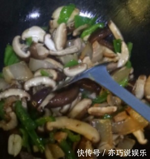 鸡肉不要用水炖了,用此“饮料”炖鸡肉,比高汤都要香!