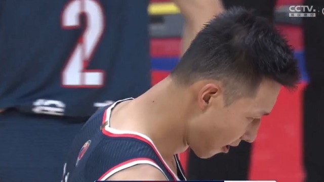 辽宁男篮|辽宁2节领先13分!威姆斯独木难支,易建联沉默低头,杜锋苦笑