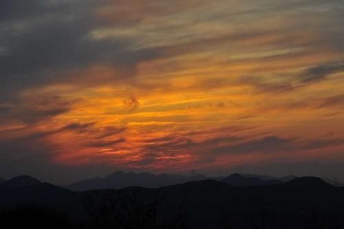 山路弯弯，遇见最美夕阳红