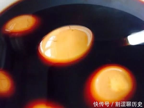 卤蛋别再买着吃了，大厨教你在家做，美味又营养！