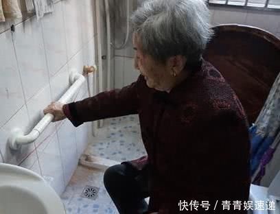 油炸食物|为什么中老年人容易便秘?经常吃3种食物,反而会加剧便秘