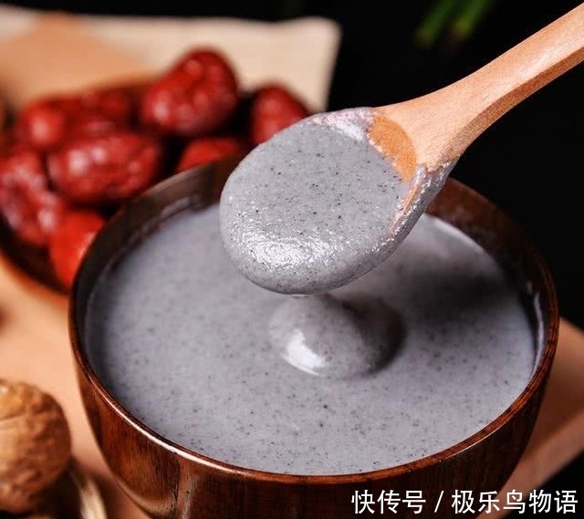 早上長(zhǎng)期喝一碗黑芝麻糊，對(duì)身體有3大好處，早知道早受益
