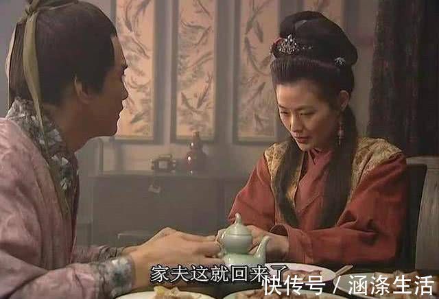 西门庆|鸳鸯掀起尤二姐的裙子,贾母的态度,暴露了她畸形的审美观