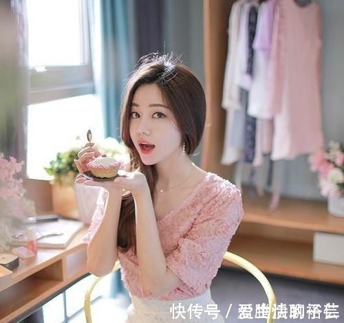 时尚姑娘们 成熟风格短裙穿搭,精致又柔美,展现出优雅自信的美。