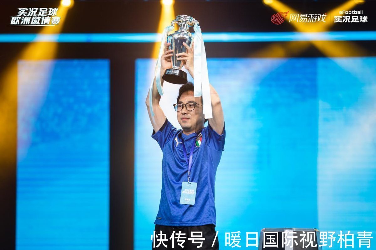 实况足球|C罗时隔18年重回曼联!网友:愿你出走半生,归来仍是少年