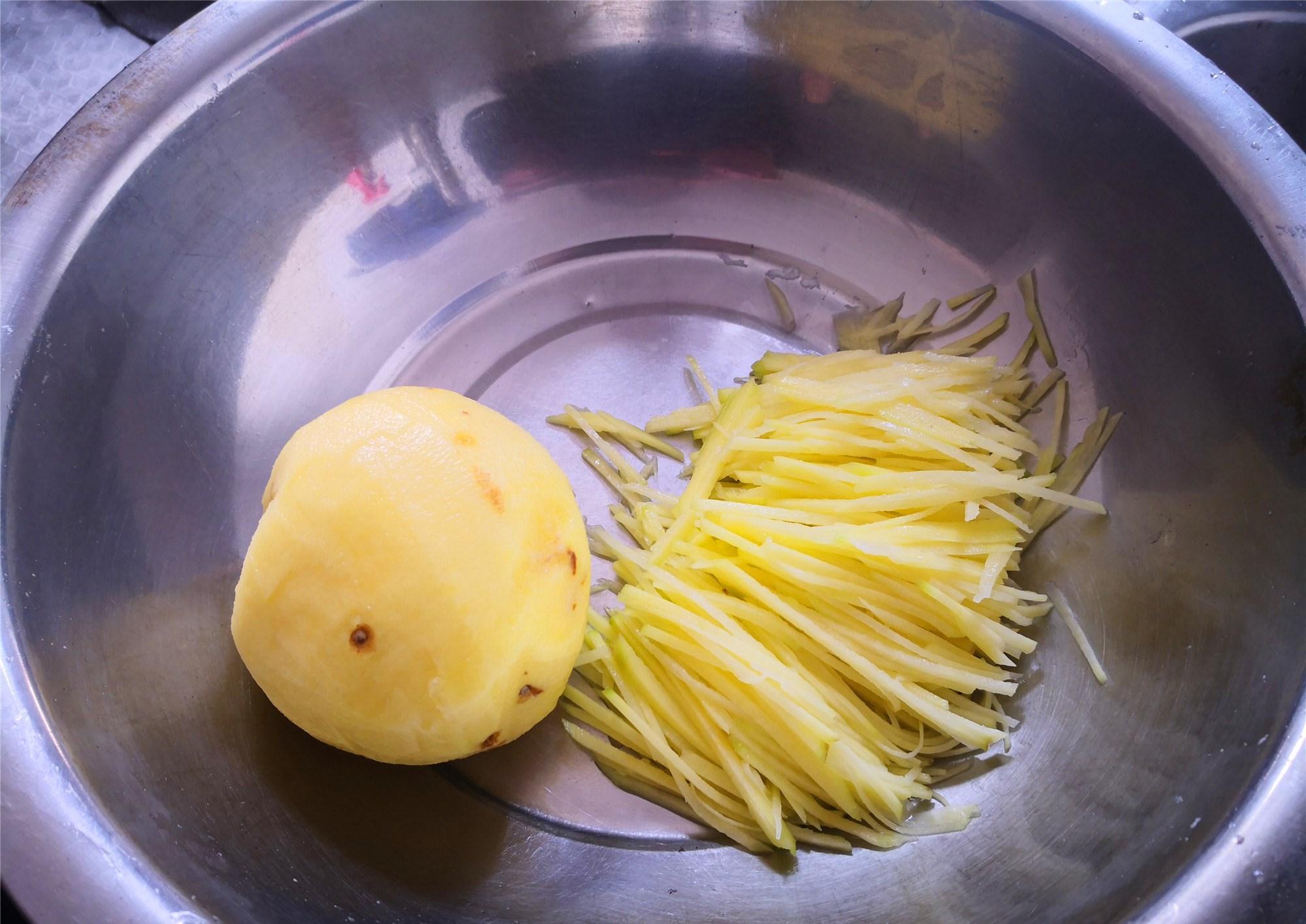 天冷了，最爱做此丸子吃，比萝卜丸子和肉丸子都香，小朋友特喜欢