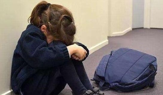 当家长|因担心没钱上幼儿园,孙女不让奶奶买草莓,别让“哭穷”毁了孩子