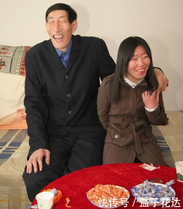 世界第一|身高2.36米的“巨人”，曾不顾医生阻拦执意生下一娃，后来怎样