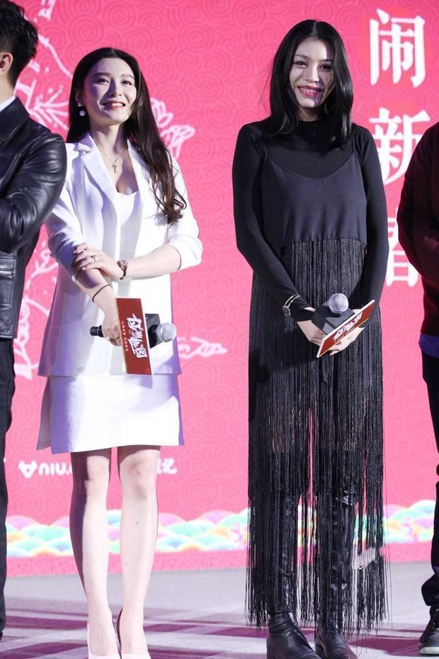 汪峰前妻身高177公分 身穿吊带连衣裙展 身材让人羡慕 全网搜 汪峰前妻身高177公分 身穿吊带连衣裙展 身材让人羡慕 全网搜