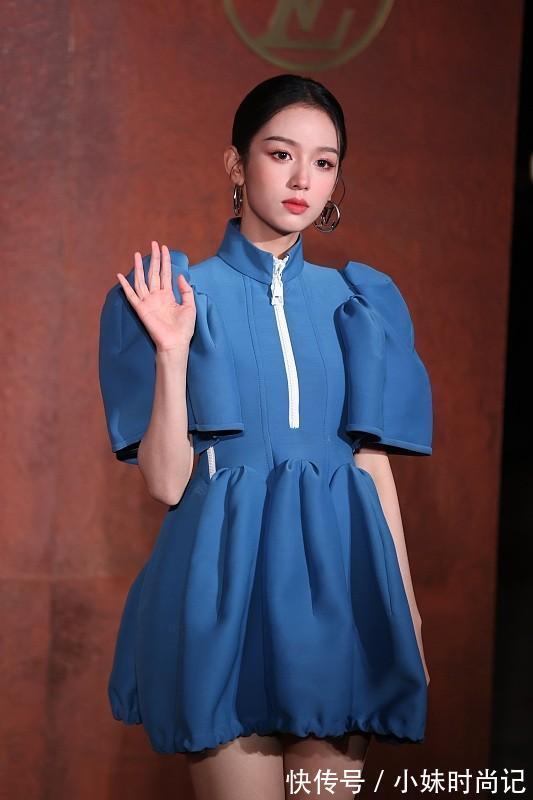 单品|“高人气单品”连衣裙别乱穿,看周也的穿搭示范,简约大气很有范