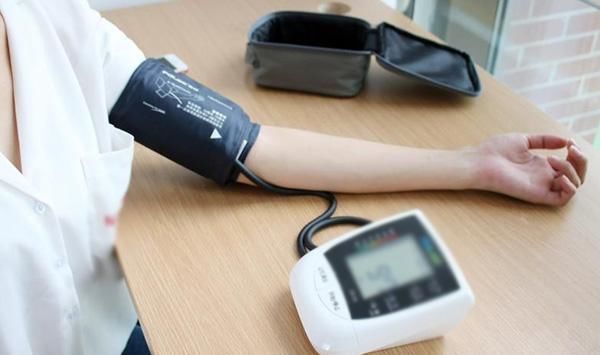 读数|自己在家测血压，要注意哪些细节？测出血压14090，是高血压吗？