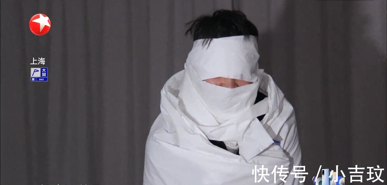 《极挑》王迅被泼水叫醒,郭京飞满头雪,方式不同背后是咖位现实