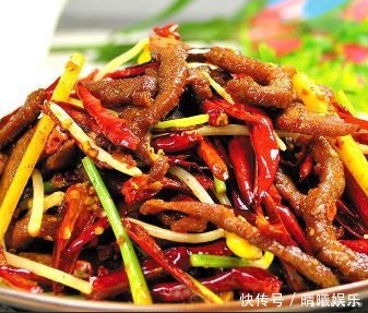 香喷喷的家常小炒菜,色香味俱全,且非常营养,保准家人都喜欢