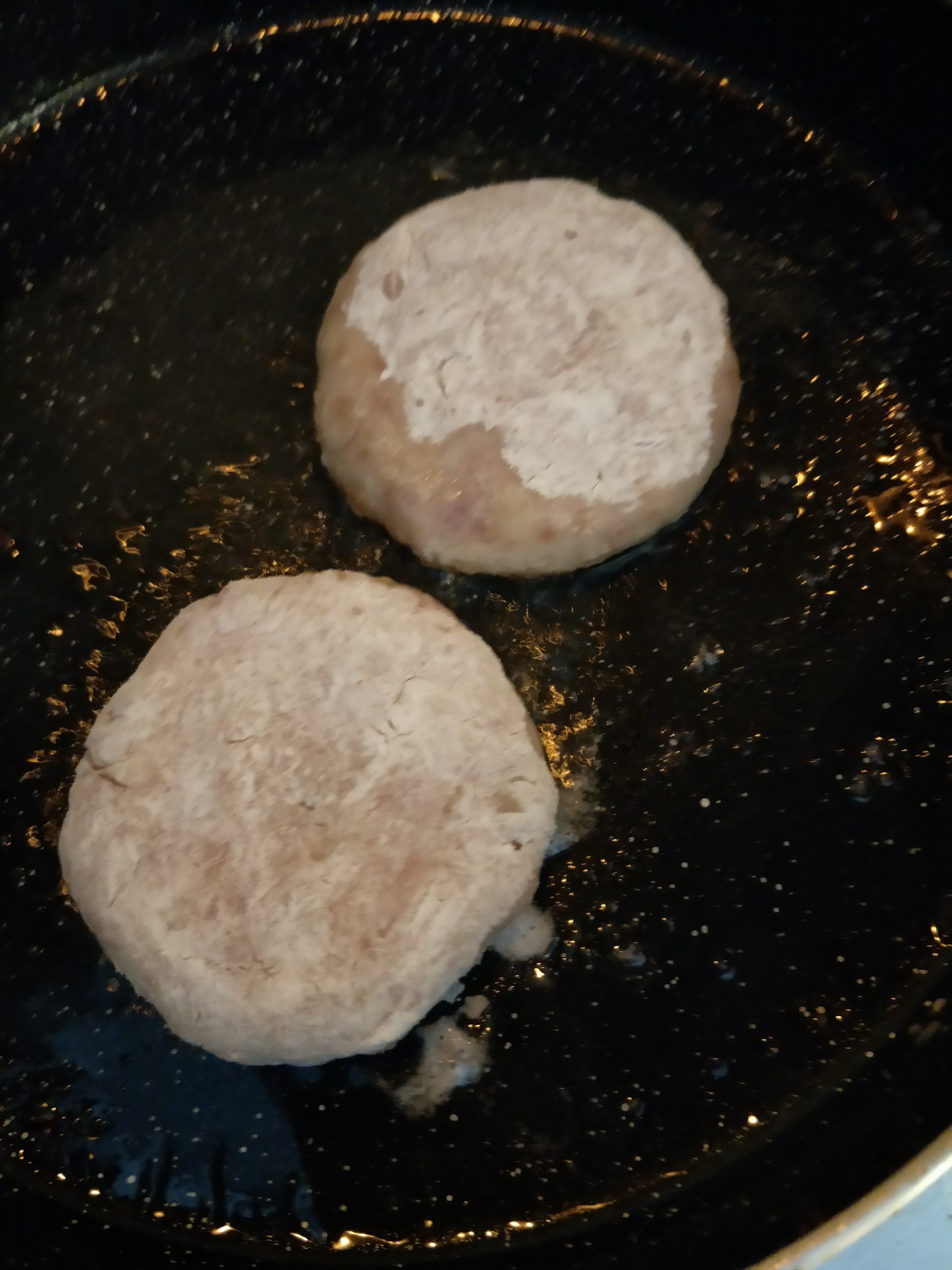 早餐只需8分钟，我家隔三差五就吃此菜，每次煎5锅不够吃