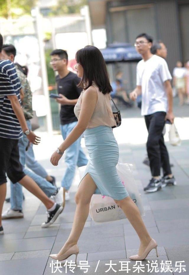 养眼|珍珠白和海军蓝搭配的职业装,端庄大方,高级养眼
