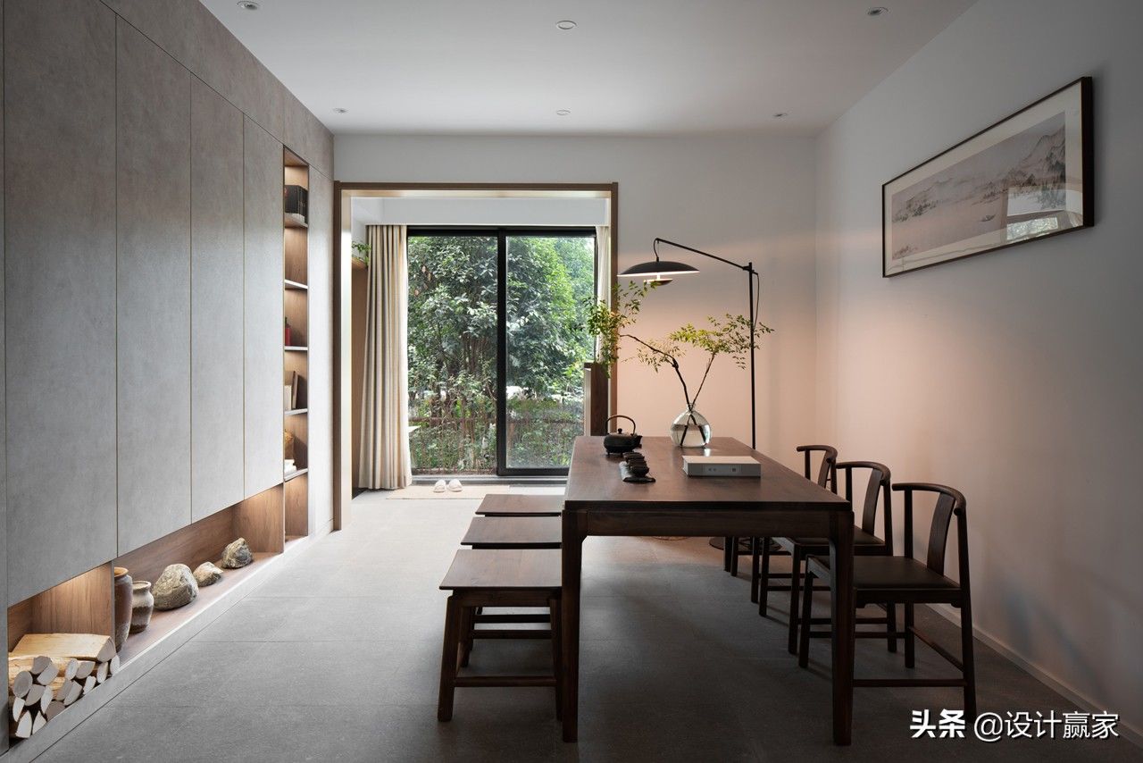 客厅|109㎡极简中式，温润木质搭配沉稳灰色，呈现出宁静与质朴