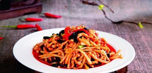 制作鱼香肉丝时,好吃有诀窍!不放醋和豆瓣酱,依旧香嫩又入味!