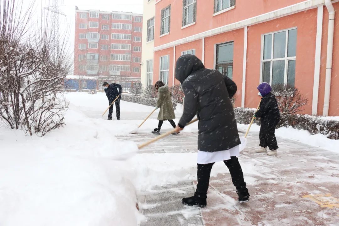 第二专科医院|鹤岗市第二专科医院开展“以雪为令保畅通，志愿服务暖人心”志愿服务活动