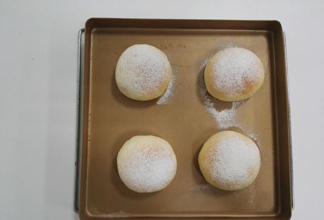 看完|最近很火的网红冰面包,是怎么把冰淇淋塞进去的看完你就懂了