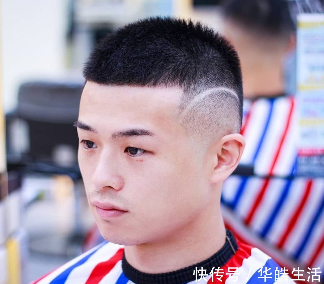 帅气|男生别剪“精神小伙”发型了,今夏试试这5个造型,时髦又显帅气