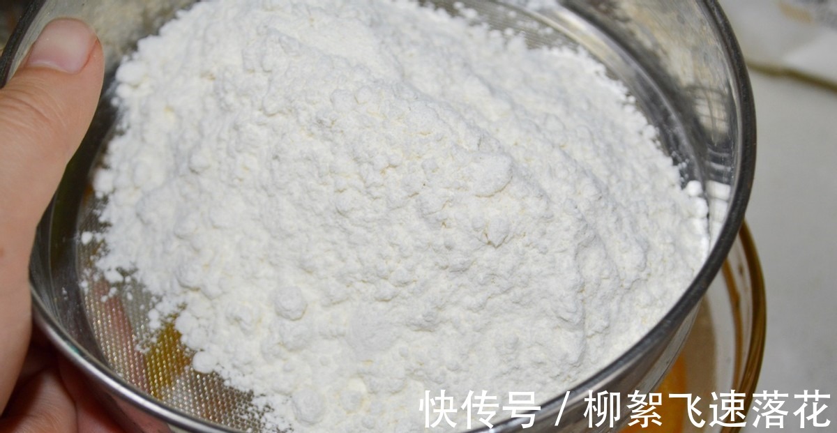 食材|教你用平底锅做蛋卷,酥脆可口,在家就能轻松做!