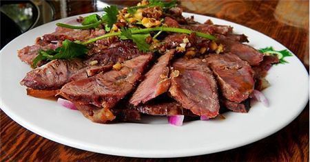 大厨教你在家做酱牛肉，简单易学，味道不比饭店差！一份根本不够