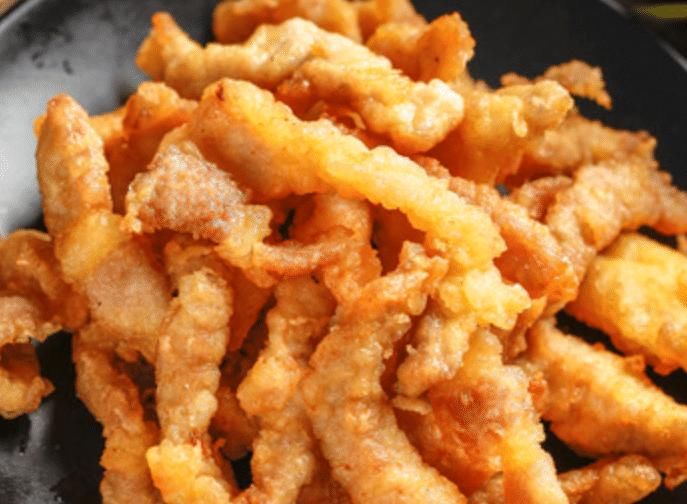 在家做炸酥肉，大厨教你这一招，酥肉金黄酥脆，放再久不回潮