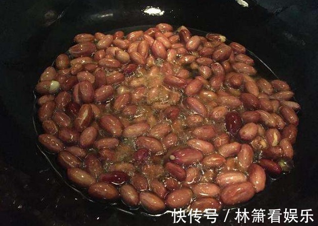 花生|炸花生米时,切忌只放油!多做1步,花生米更加酥脆,还不会返潮